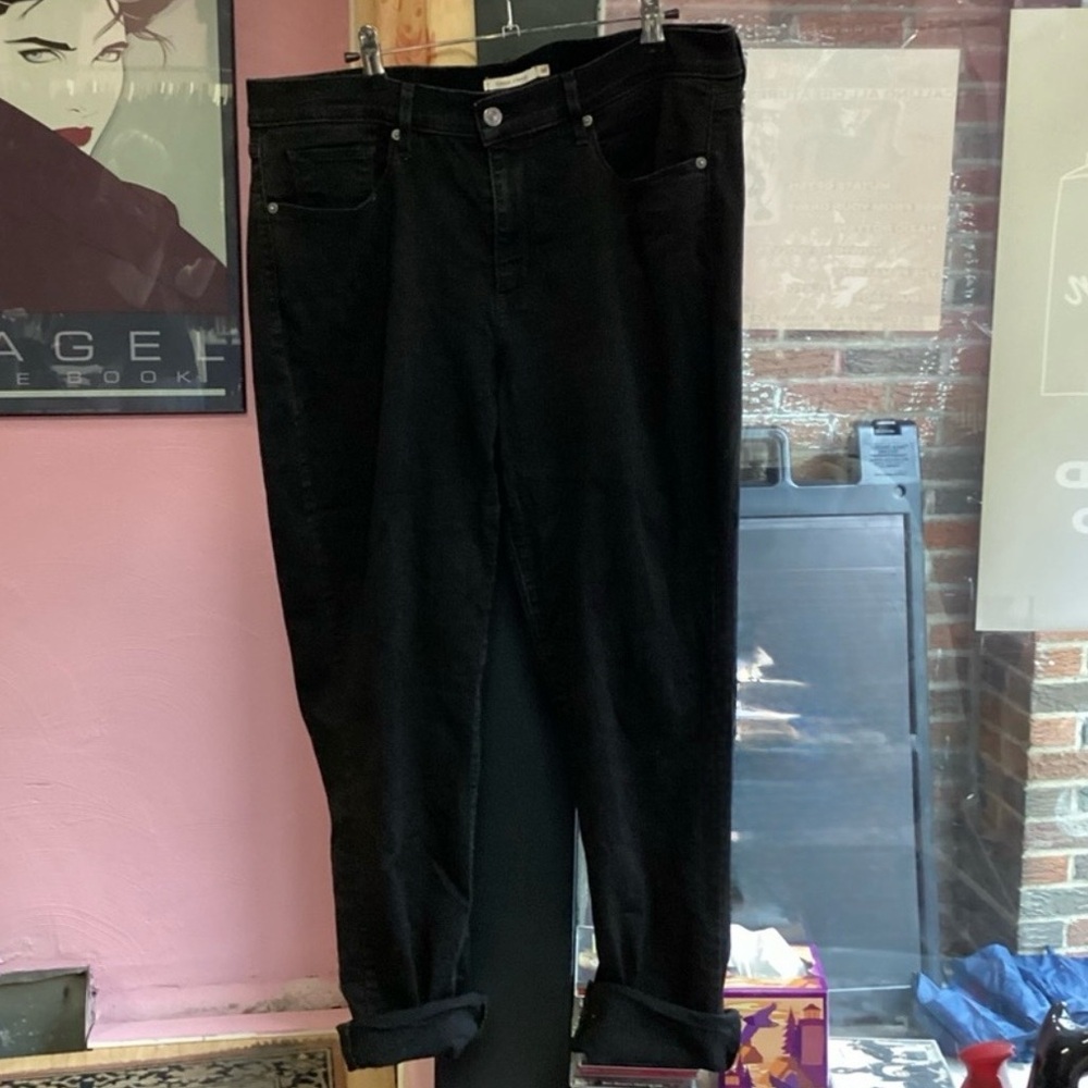 Levi's Women's Dark Straight Leg Jeans
